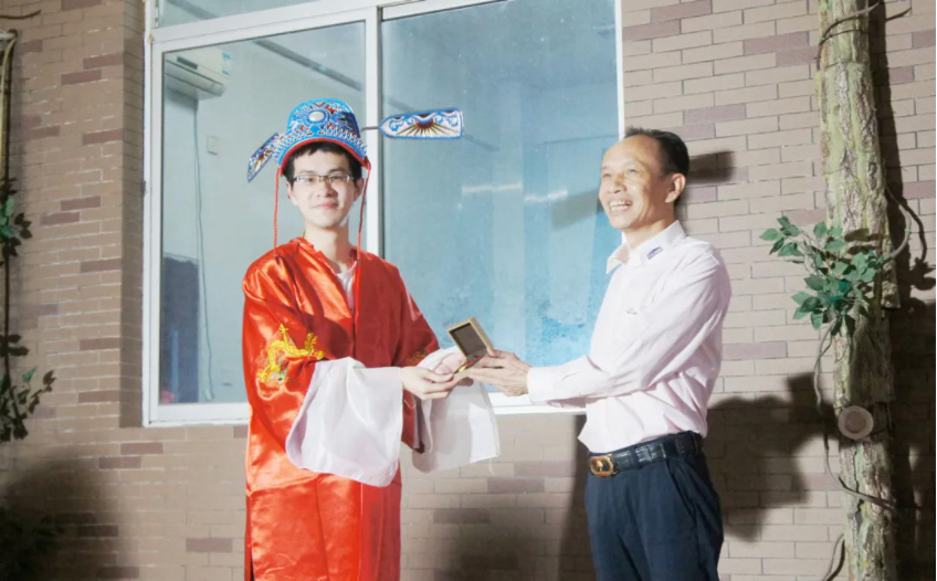 黨建進(jìn)行時(shí)：“泉心全意，工力同心”博餅活動(dòng)凝聚人心，和諧友愛(ài)！